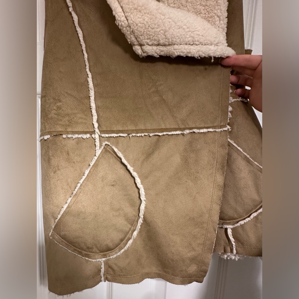 CASLON Vest - Picture 5 of 6